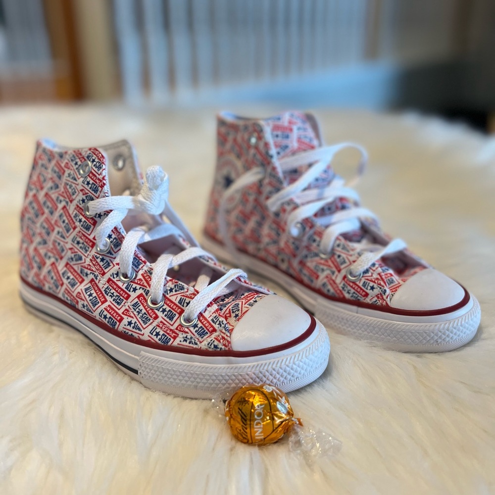 Converse sneakers. Size 1 junior